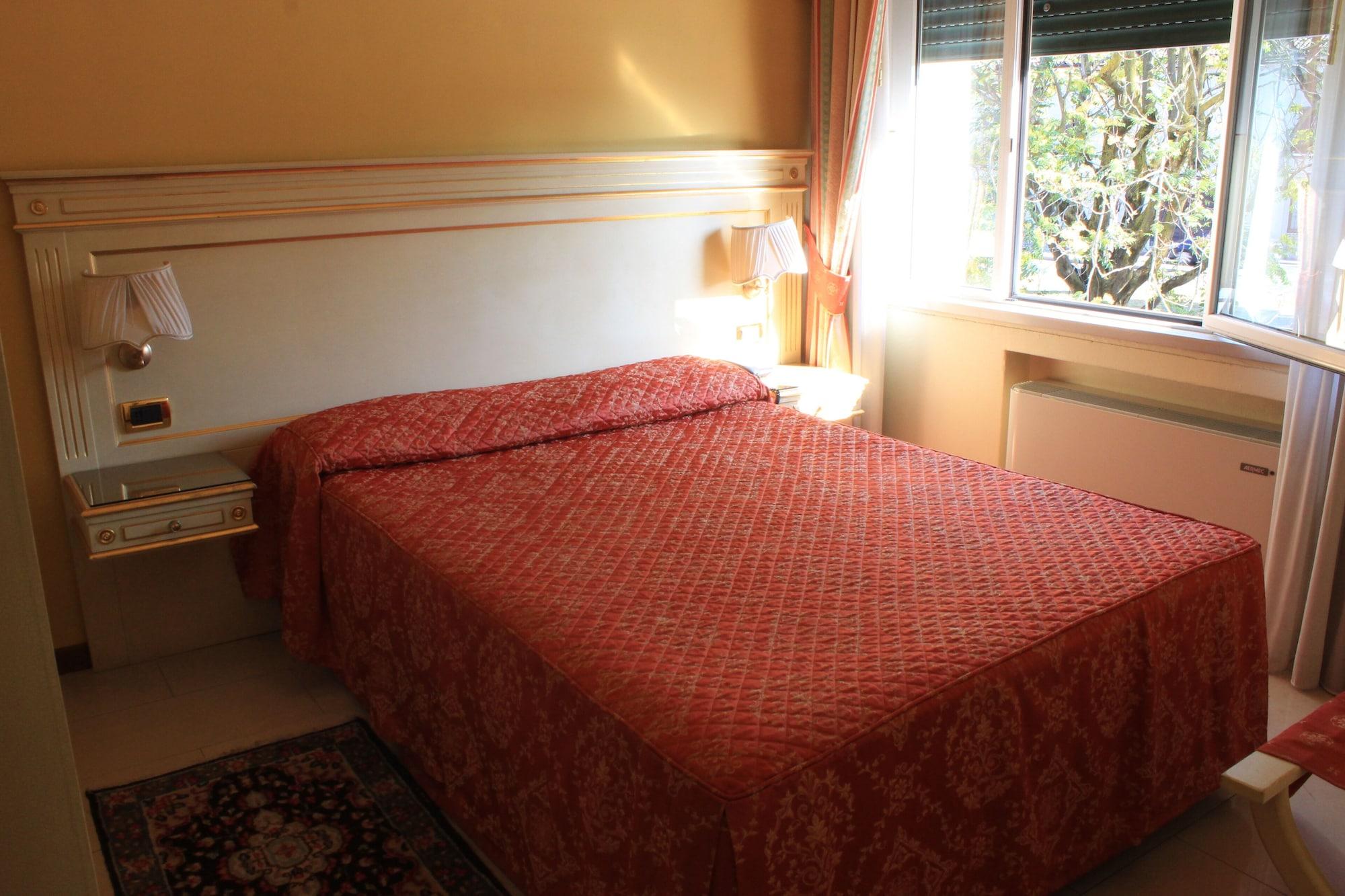 דסנזאנו דל גארדה Hotel Estee מראה חיצוני תמונה