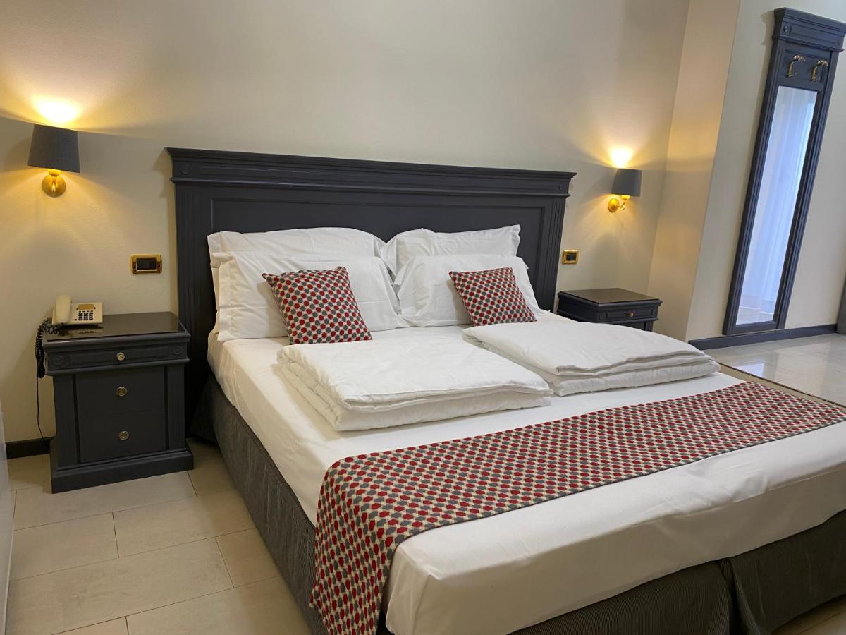 דסנזאנו דל גארדה Hotel Estee מראה חיצוני תמונה