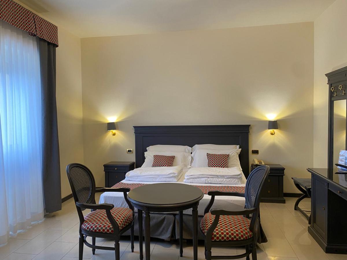 דסנזאנו דל גארדה Hotel Estee מראה חיצוני תמונה