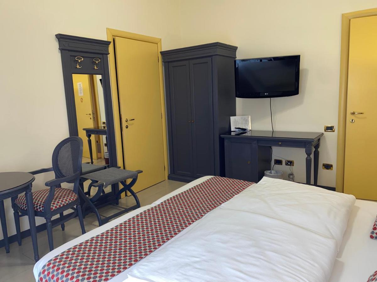 דסנזאנו דל גארדה Hotel Estee מראה חיצוני תמונה