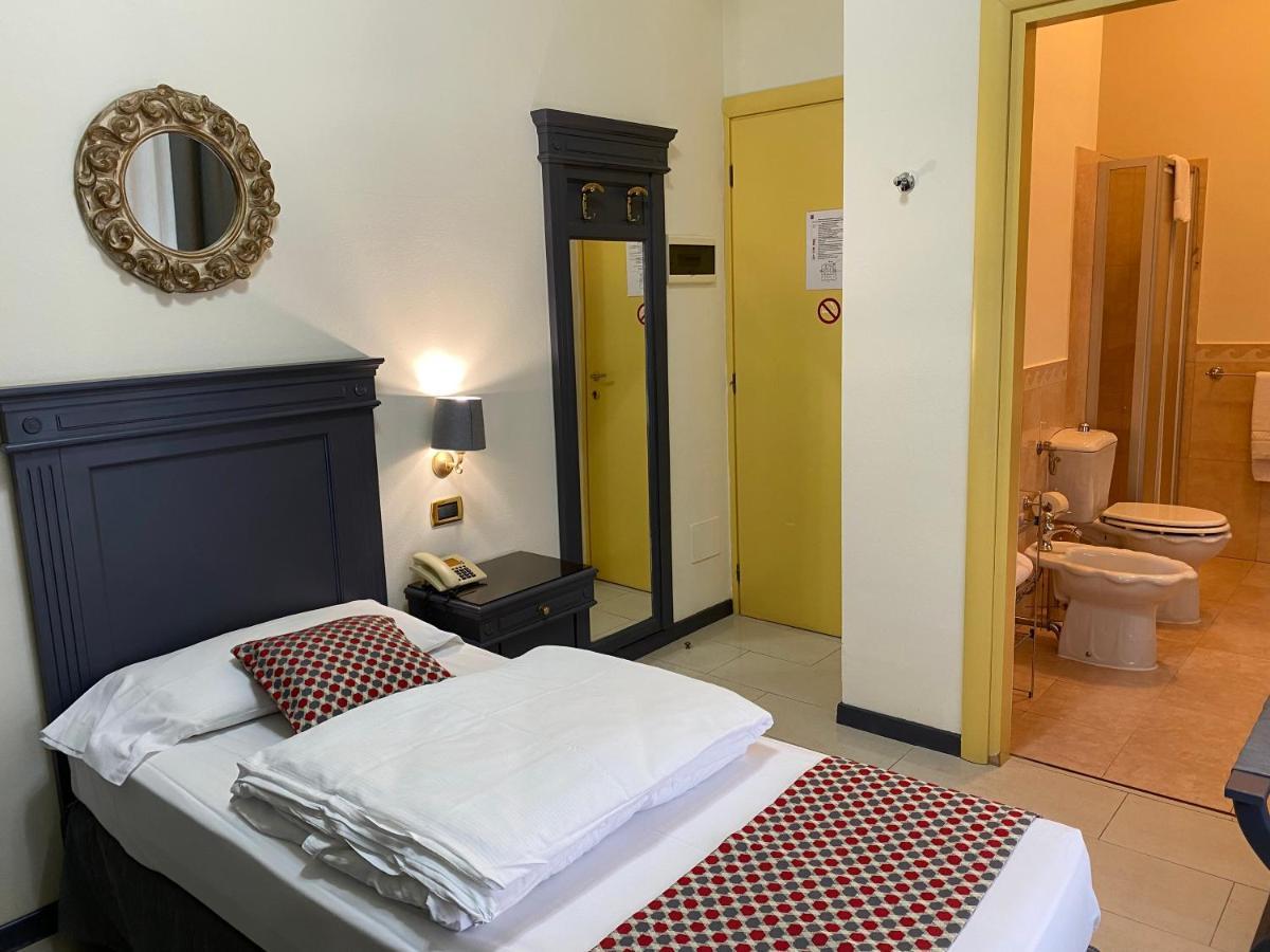 דסנזאנו דל גארדה Hotel Estee מראה חיצוני תמונה