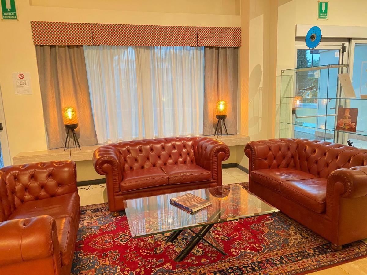 דסנזאנו דל גארדה Hotel Estee מראה חיצוני תמונה