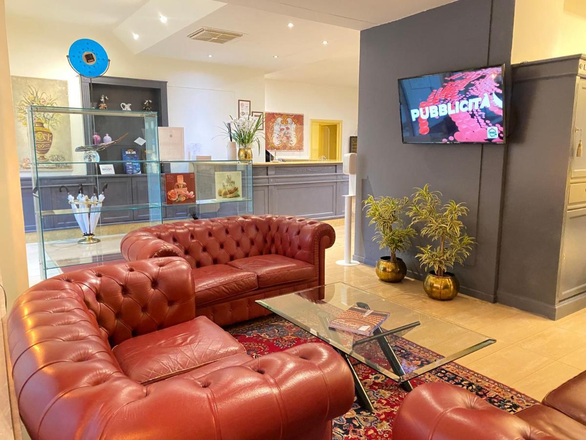 דסנזאנו דל גארדה Hotel Estee מראה חיצוני תמונה