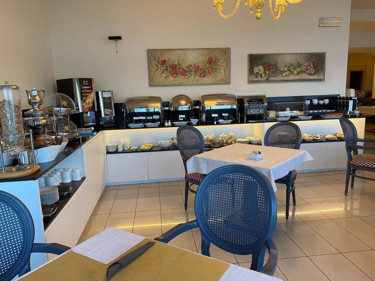 דסנזאנו דל גארדה Hotel Estee מראה חיצוני תמונה