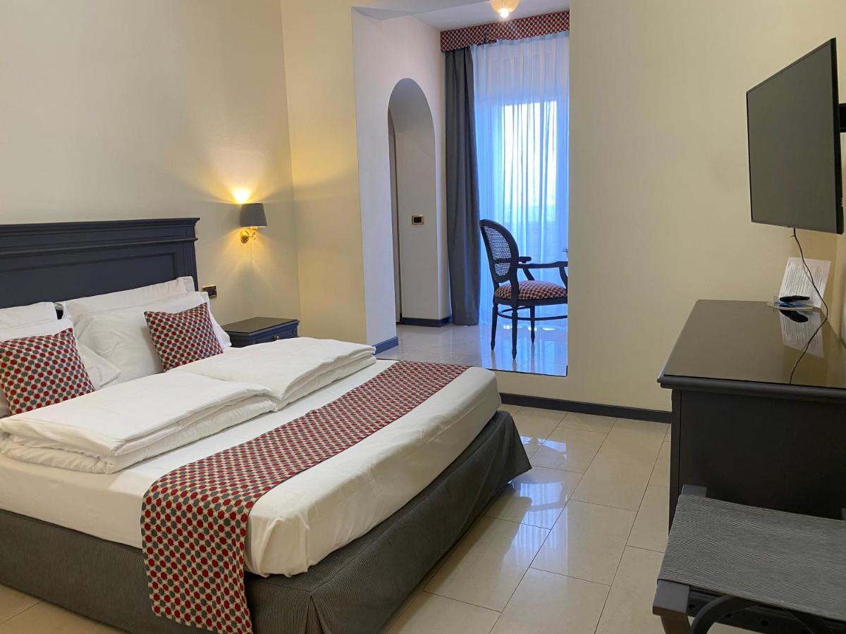 דסנזאנו דל גארדה Hotel Estee מראה חיצוני תמונה